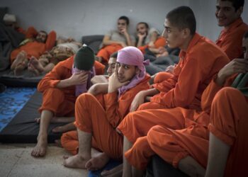 داعشي بندیان خپل مزعوم خلیفه ته: زموږ په تړاو به خدای ته څه ځواب ورکوې؟