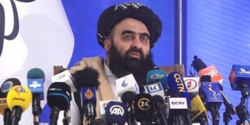 متقي: د افغانستان یو ګاونډی داعشیانو ته افراد چمتو کوي، بل لاره ورکړې او دریم د پلان جوړونې او تمويل مرکزونه ورجوړ کړي