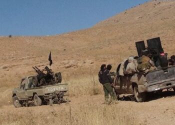 سوریه کې داعشیان د توپک په زور له خلکو پیسې غواړي